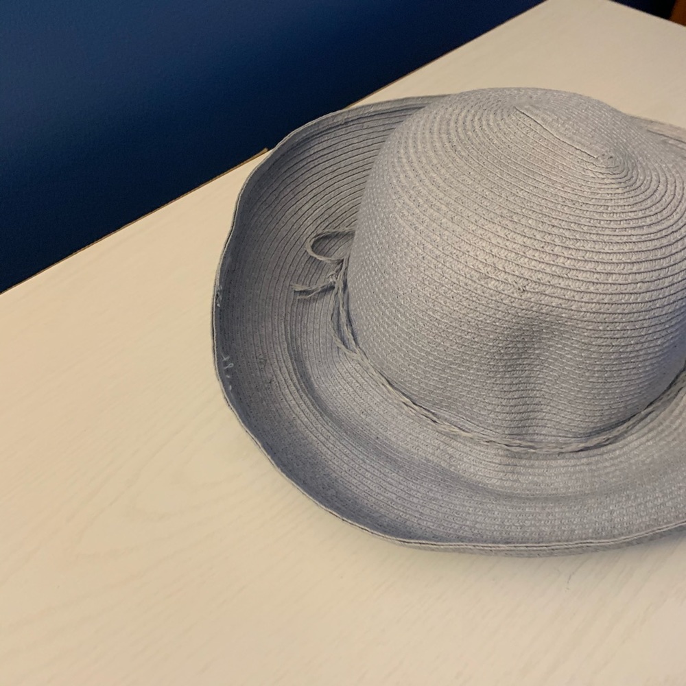 Silver summer hat! - Picture 2 of 4